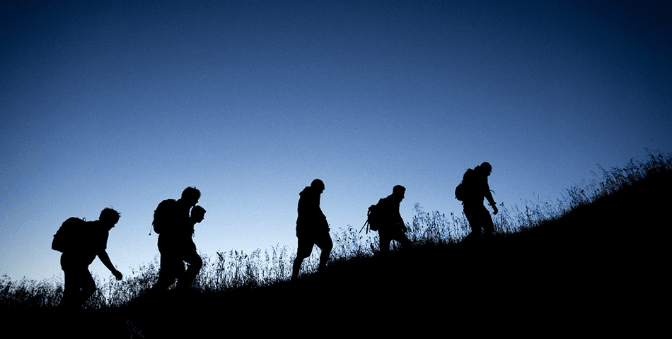 People walking silhouette in scotts teambuilding